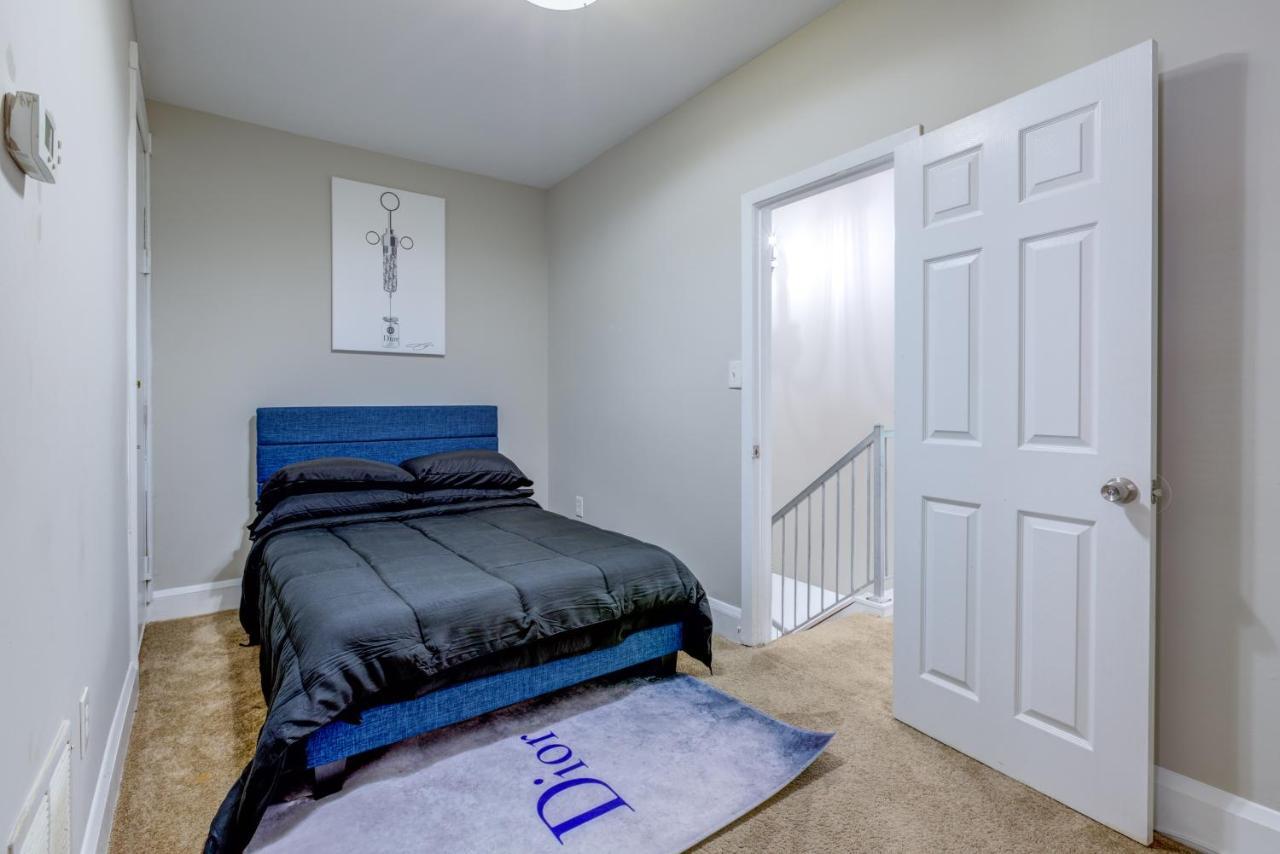 2-story Designer Theme 2br Apt Near The Inner Harbor Baltimore